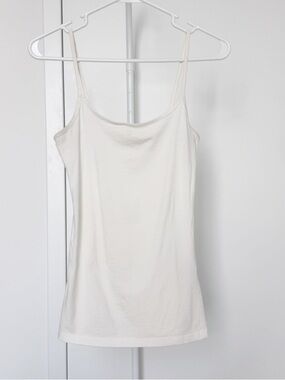 Forever 21 Cream Camisole Tank Top Spaghetti Strap Classic Minimalist Y2K Summer